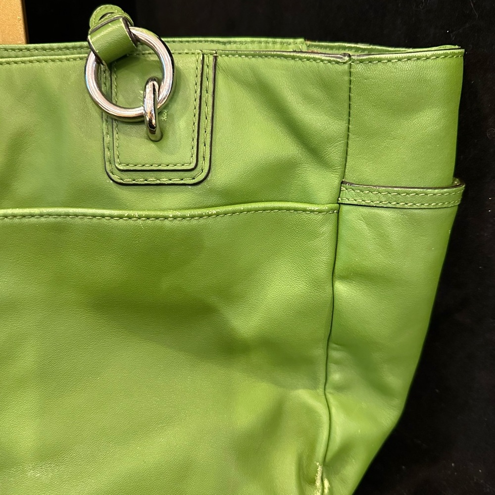 ☘️Coach Vibrant VINTAGE Gorgeous  Green LeatherTote Arm Candy - Picture 11 of 16